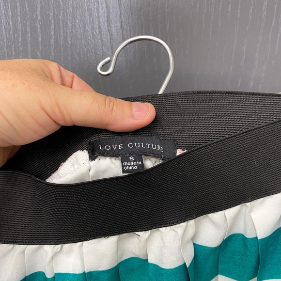 EUC Bright Striped Pleated Twirly Skirt Size Small - Picture 4 of 4